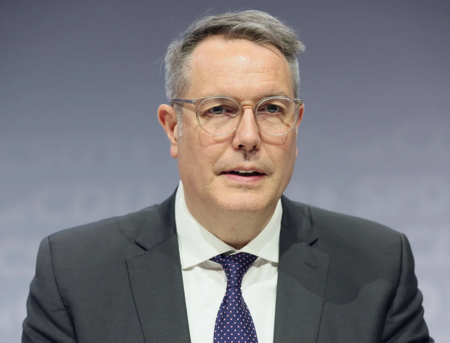 Alexander Schweitzer bei der Unterzeichnung des Koalitionsvertrags am 5. Mai 2025