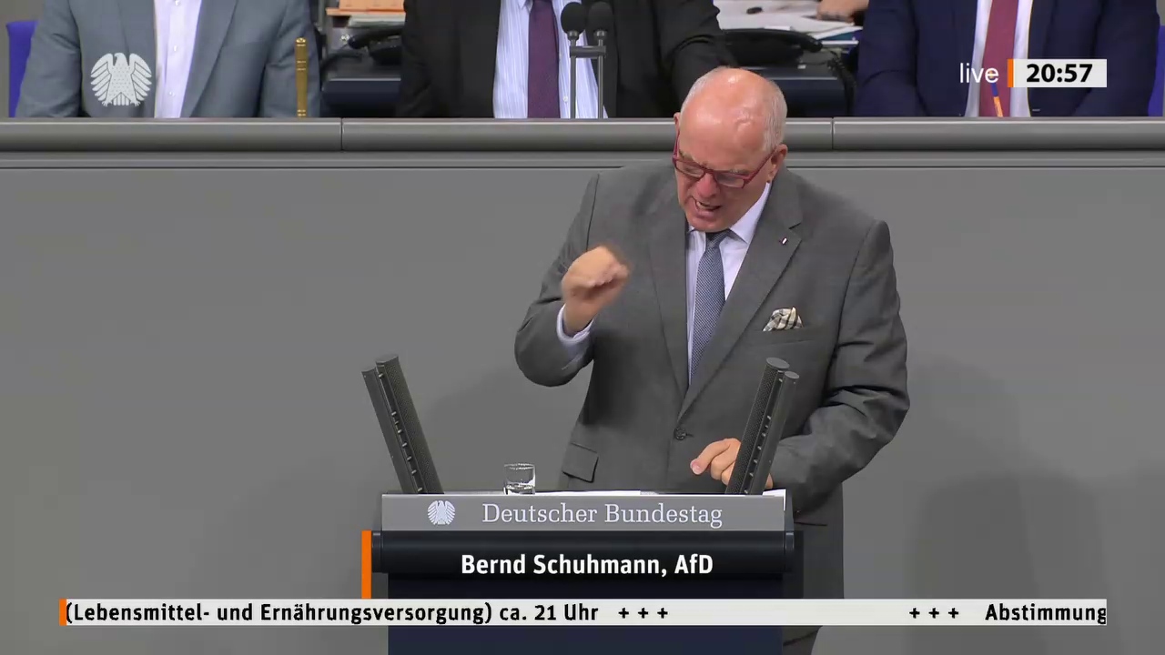 Bernd Schuhmann bei einer Bundestagsrede · Standbild vom 2026-10-08