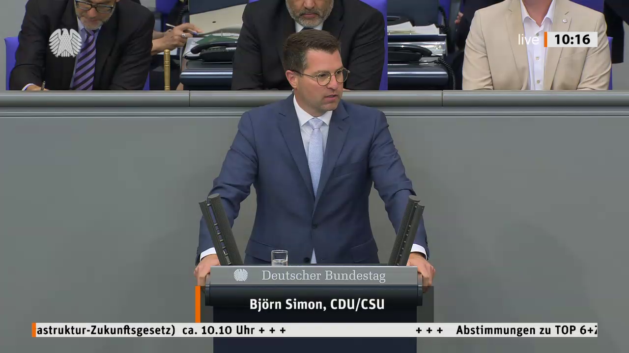 Björn Simon bei einer Bundestagsrede · Standbild vom 2026-06-26