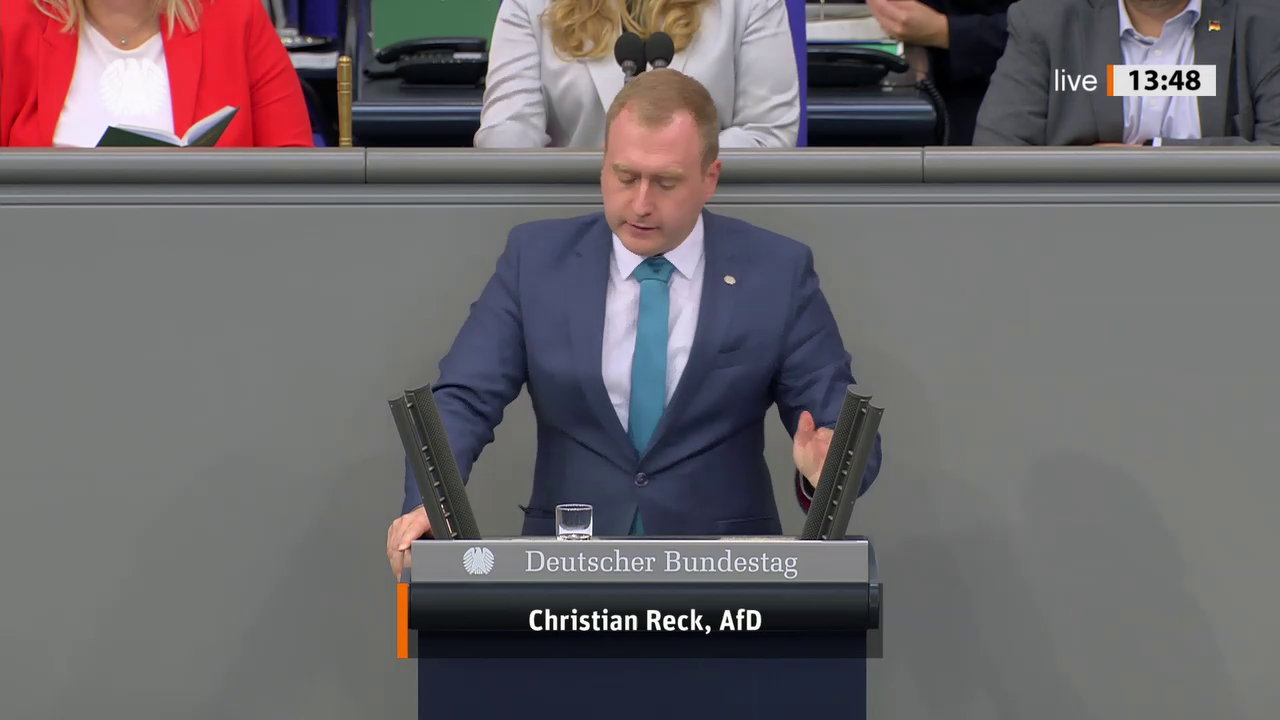 Christian Reck bei einer Bundestagsrede · Standbild vom 2026-09-10