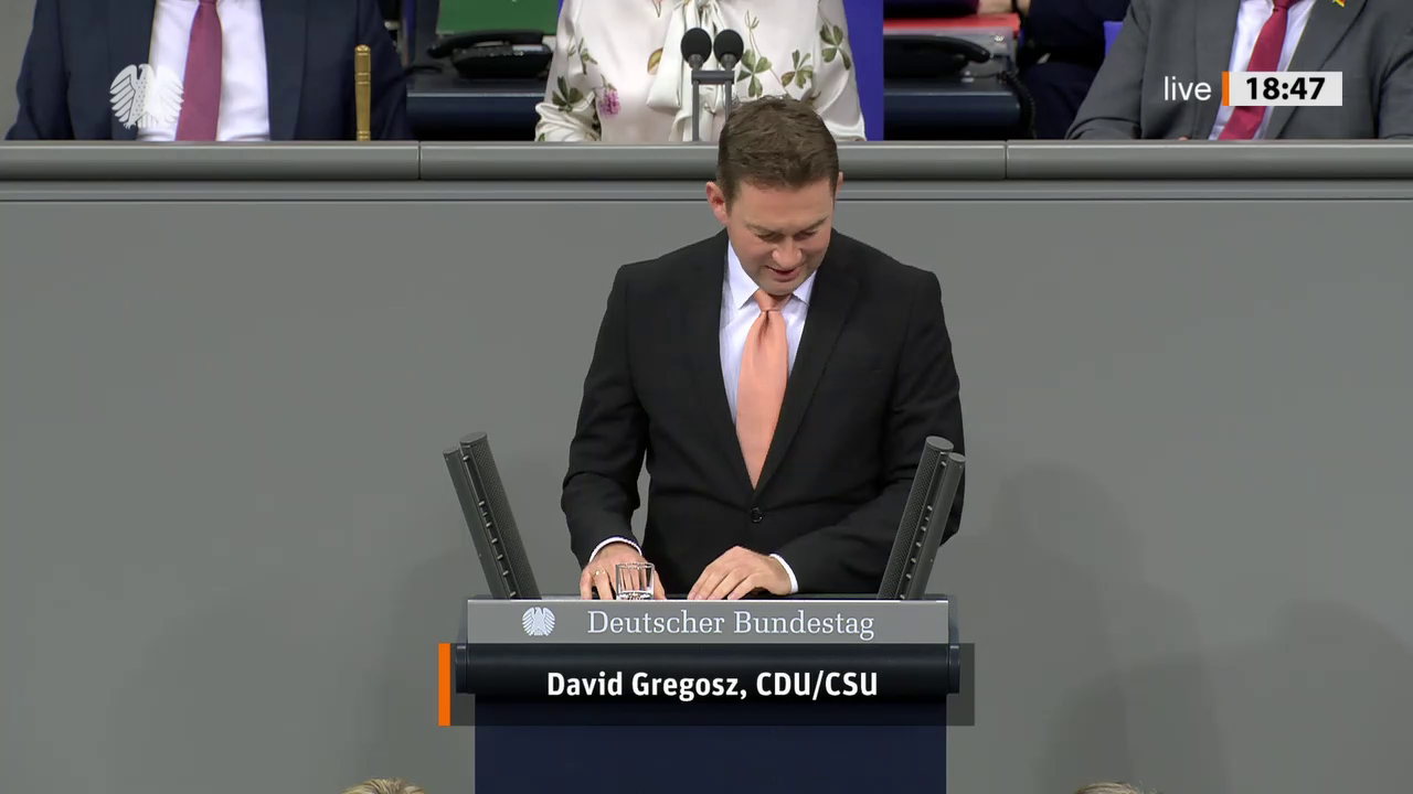 David Gregosz bei einer Bundestagsrede · Standbild vom 2026-10-07
