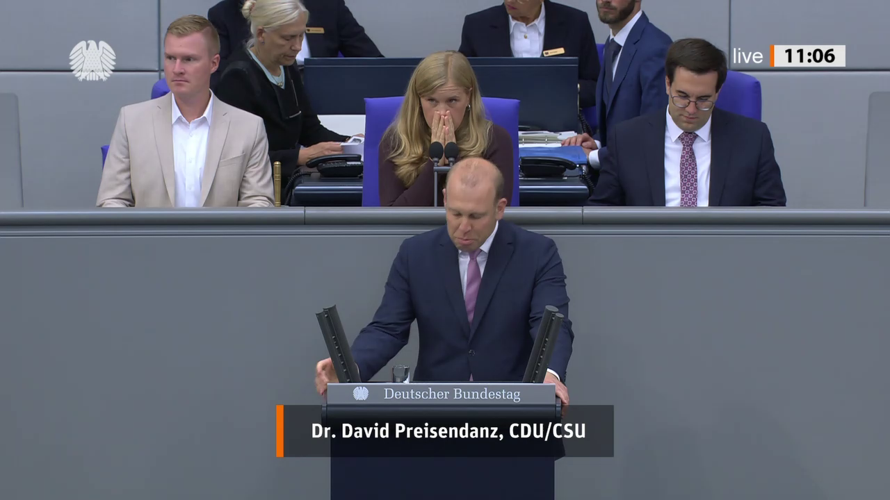 David Preisendanz bei einer Bundestagsrede · Standbild vom 2026-10-09