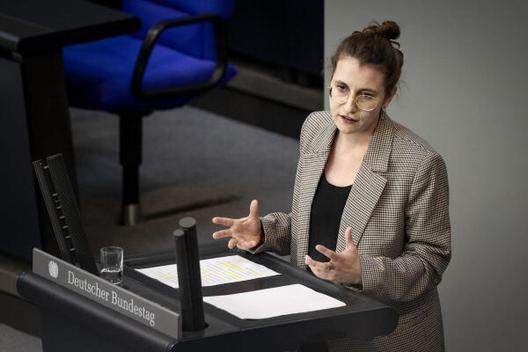 Porträt von Deborah Düring