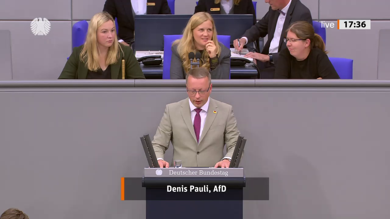 Denis Pauli bei einer Bundestagsrede · Standbild vom 2026-09-09