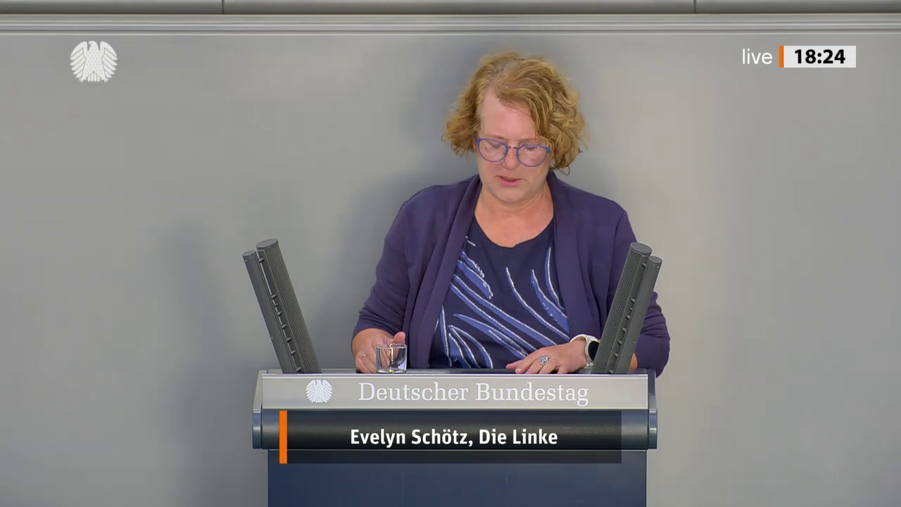 Evelyn Schötz bei einer Bundestagsrede · Standbild vom 2026-09-10