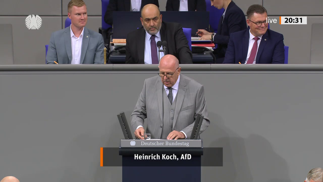 Heinrich Koch bei einer Bundestagsrede · Standbild vom 2026-10-08