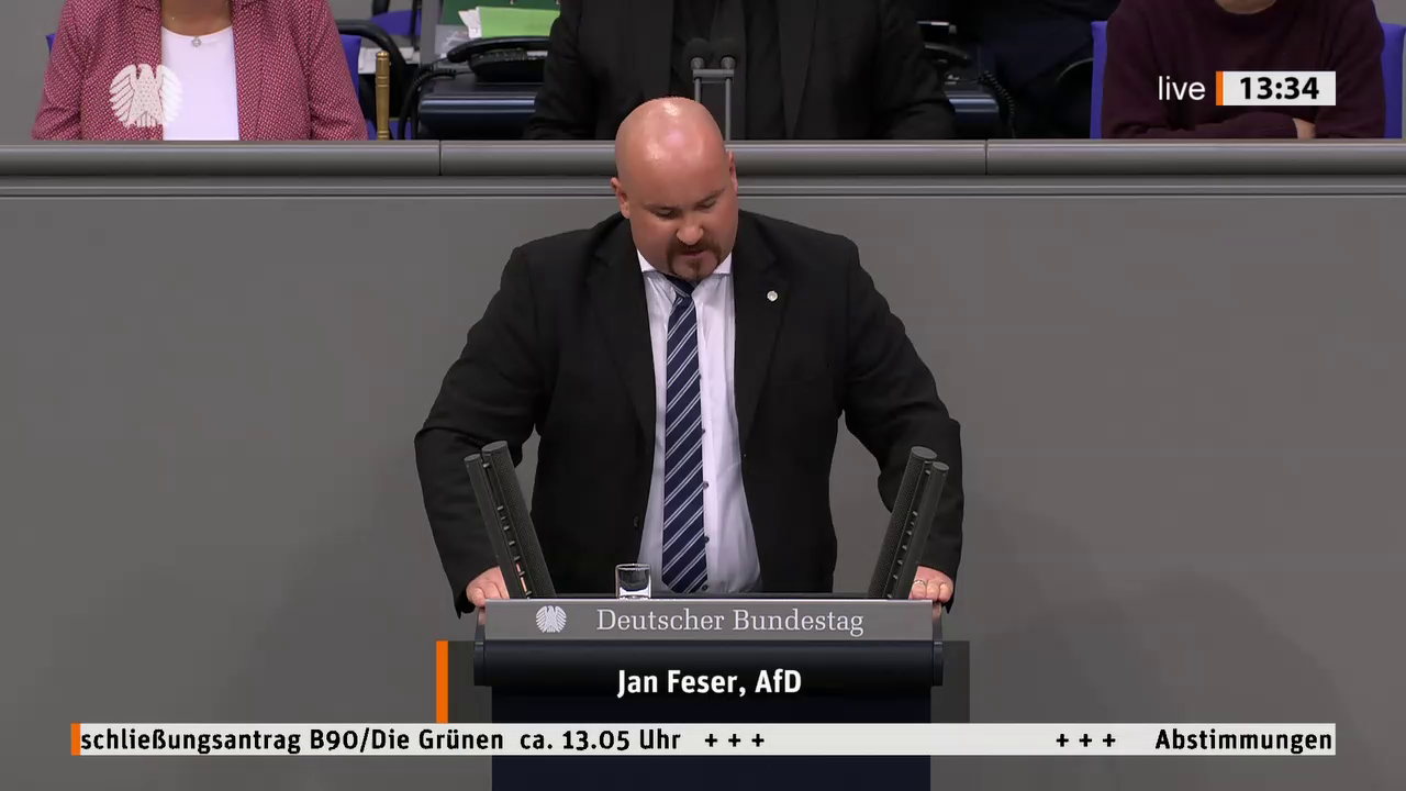 Jan Feser bei einer Bundestagsrede · Standbild vom 2026-09-25