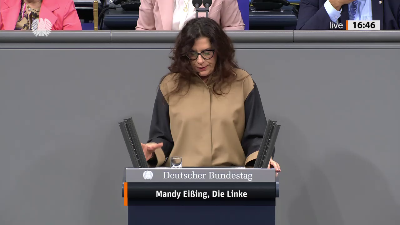 Mandy Eißing bei einer Bundestagsrede · Standbild vom 2026-10-08