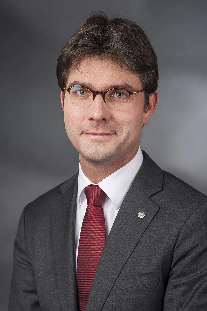Porträt von Mark Helfrich