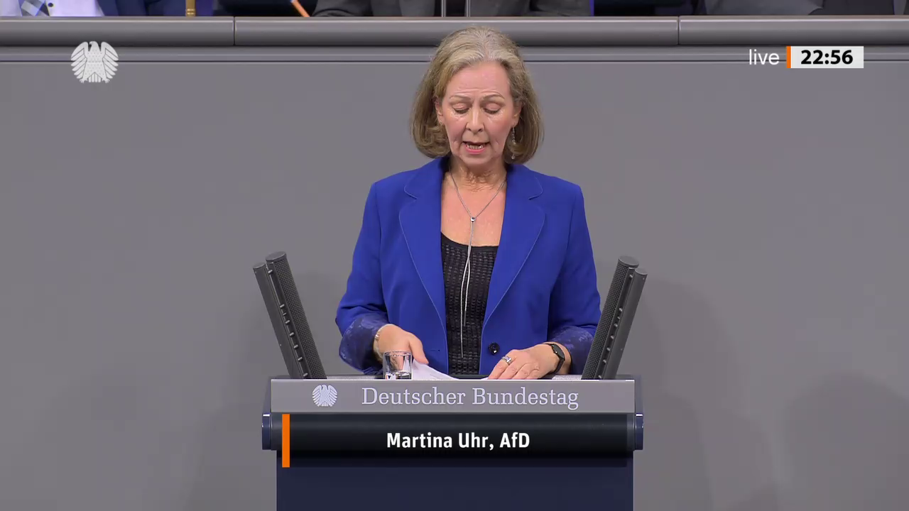 Martina Uhr bei einer Bundestagsrede · Standbild vom 2025-11-06