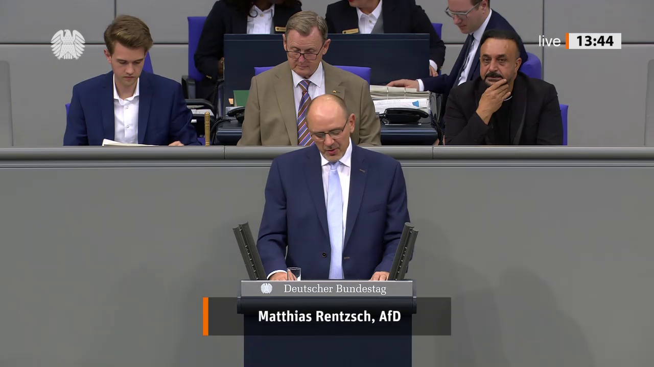 Matthias Rentzsch bei einer Bundestagsrede · Standbild vom 2026-10-08