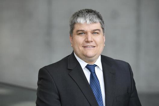 Porträt von Stefan Schmidt