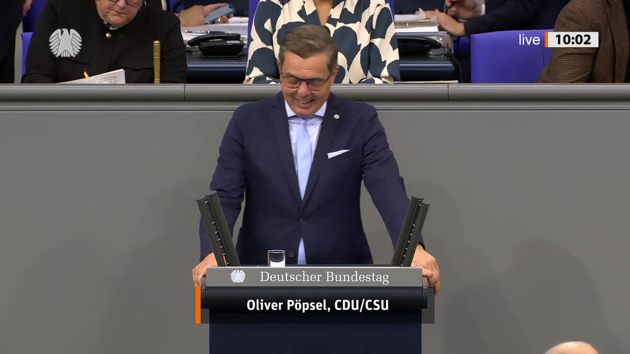Oliver Pöpsel bei einer Bundestagsrede · Standbild vom 2026-09-25
