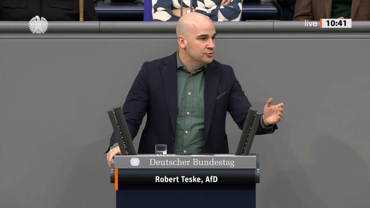 Robert Teske bei einer Bundestagsrede · Standbild vom 2026-09-25