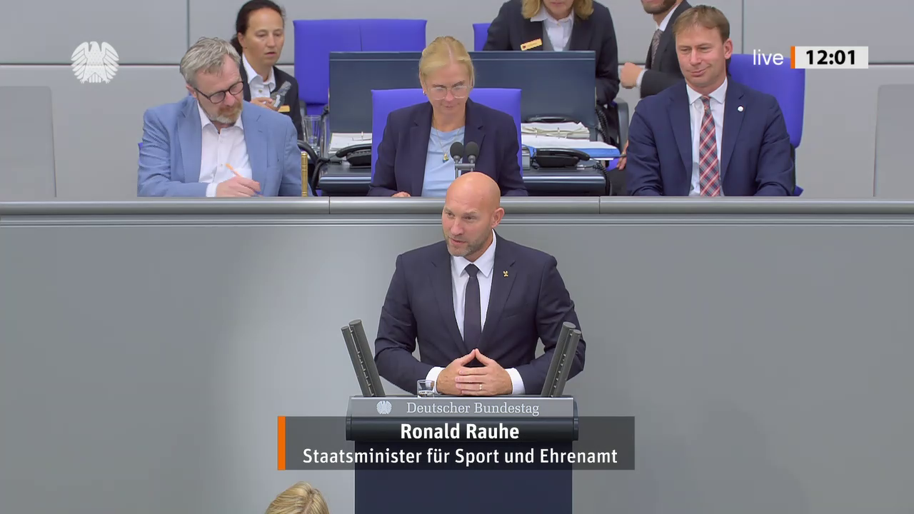 Ronald Rauhe bei einer Bundestagsrede · Standbild vom 2026-09-09