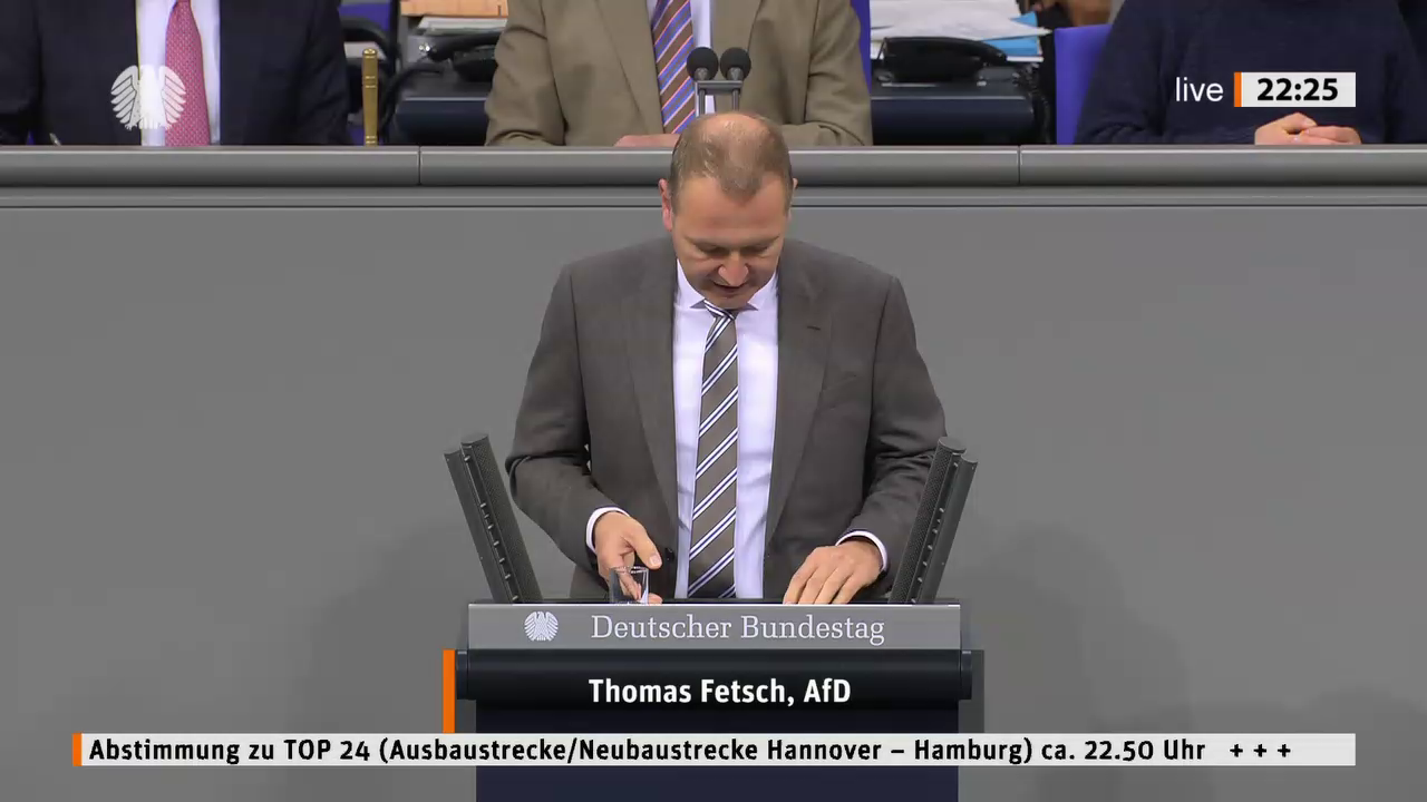 Thomas Fetsch bei einer Bundestagsrede · Standbild vom 2026-10-08