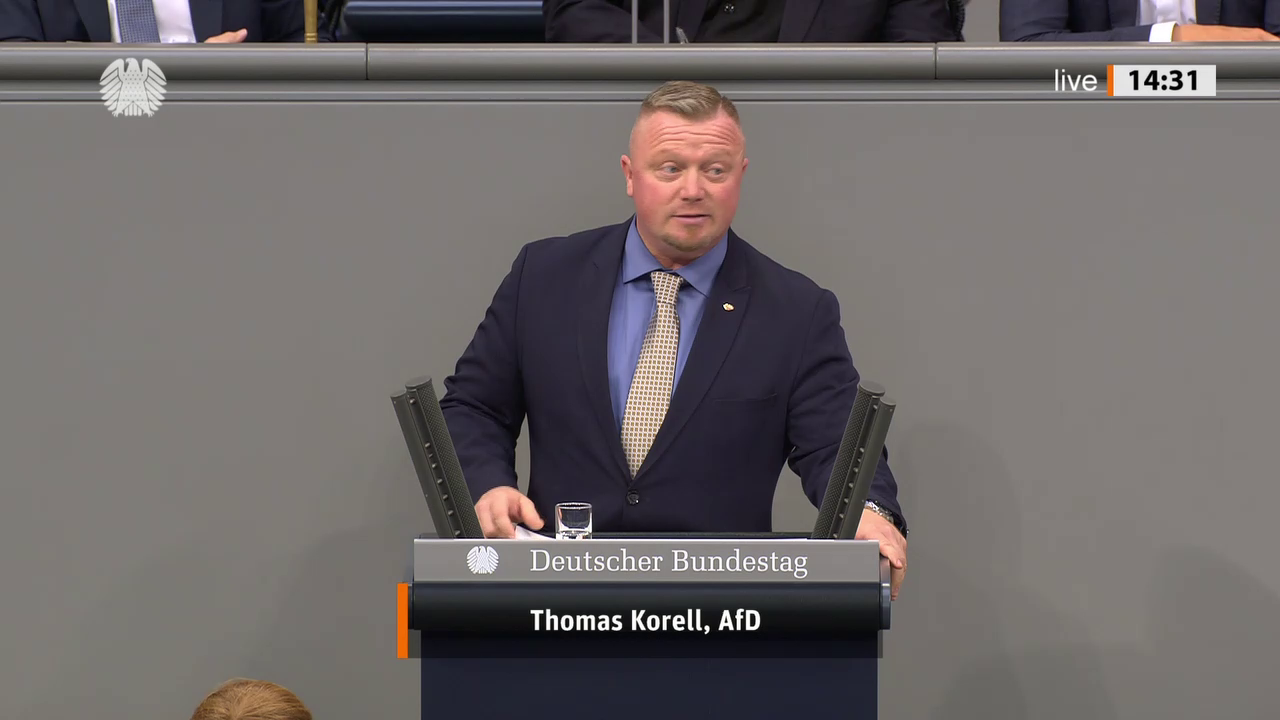 Thomas Korell bei einer Bundestagsrede · Standbild vom 2026-10-09