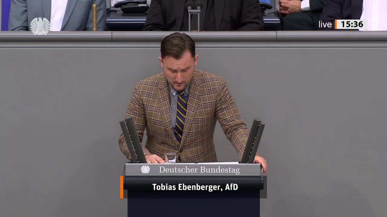Tobias Ebenberger bei einer Bundestagsrede · Standbild vom 2026-09-25