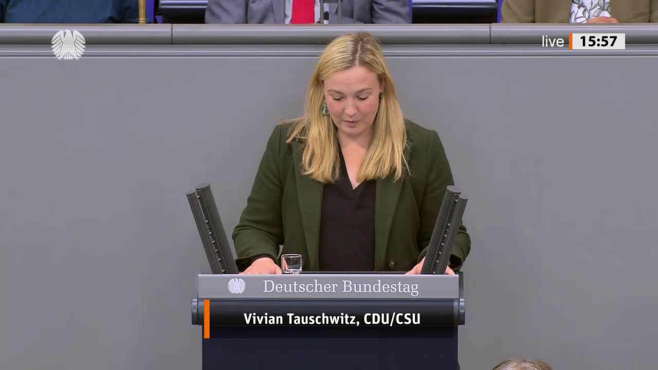 Vivian Tauschwitz bei einer Bundestagsrede · Standbild vom 2026-09-09
